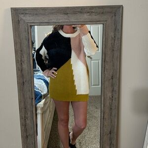 Enter sweater size medium- cozy color block, great fall piece
